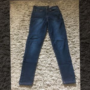 A dark blue pair of Aeropostale jeans 👖.